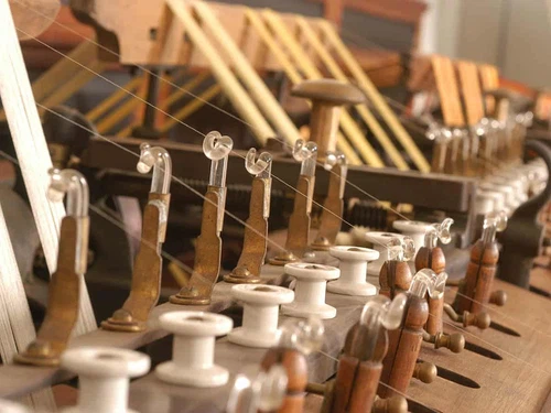 3-Como-Silk-Museum 3-Como-Silk-Museum